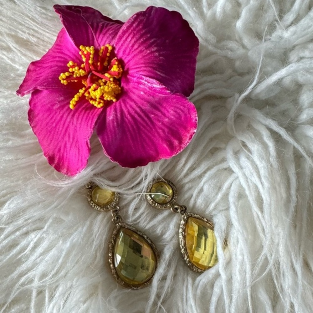 Yellow gem dangle earrings